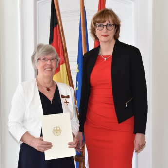 Bild zu PM Verdienstkreuz Geiter