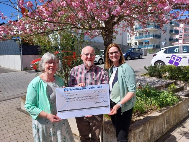 Fresenius Spendenubergabe